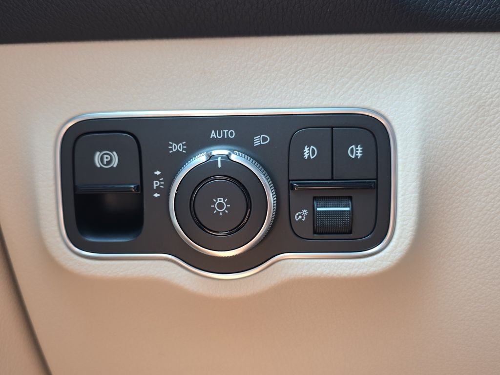 New 2026 Blue Mercedes-Benz GLB 250 image 27