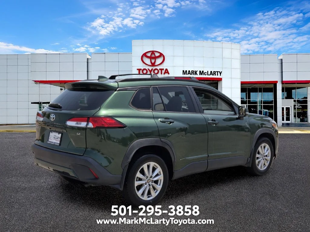 Used 2022  Toyota LE image 5