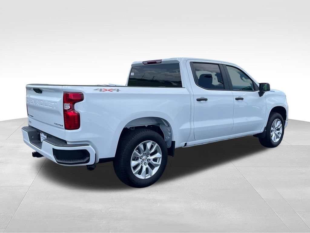 New 2026 Summit White Chevrolet Custom image 5