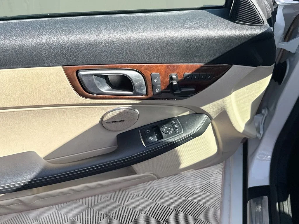 Used 2014  Mercedes-Benz SLK 250 image 31