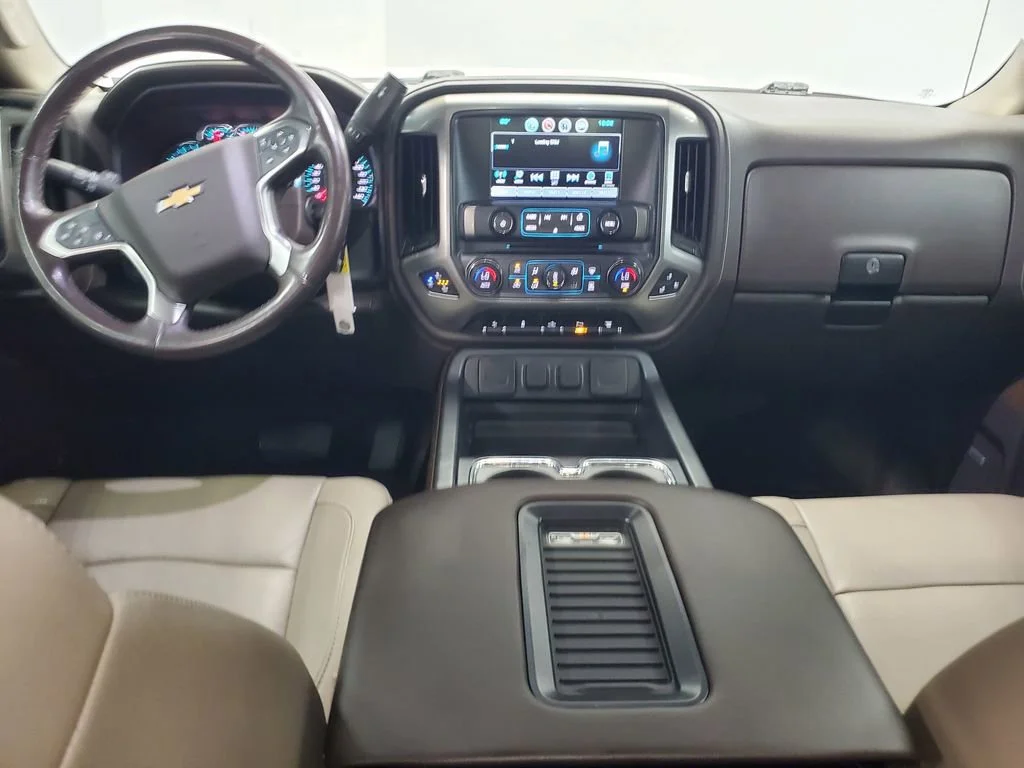 Used 2018 IRIDESCENT PEARL TRICOAT Chevrolet LTZ image 5