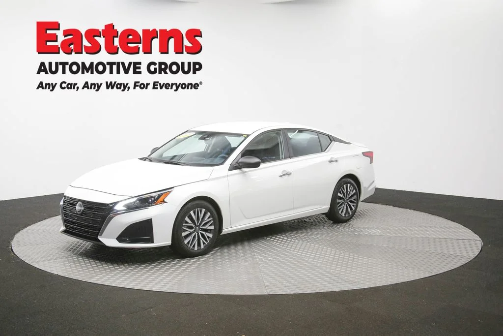 Used 2025 White Nissan 2.5 SV image 57