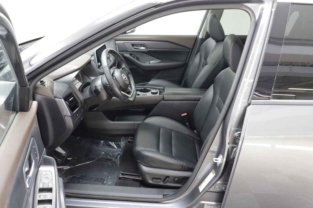 Used 2023 Gun Metallic Nissan SL image 6