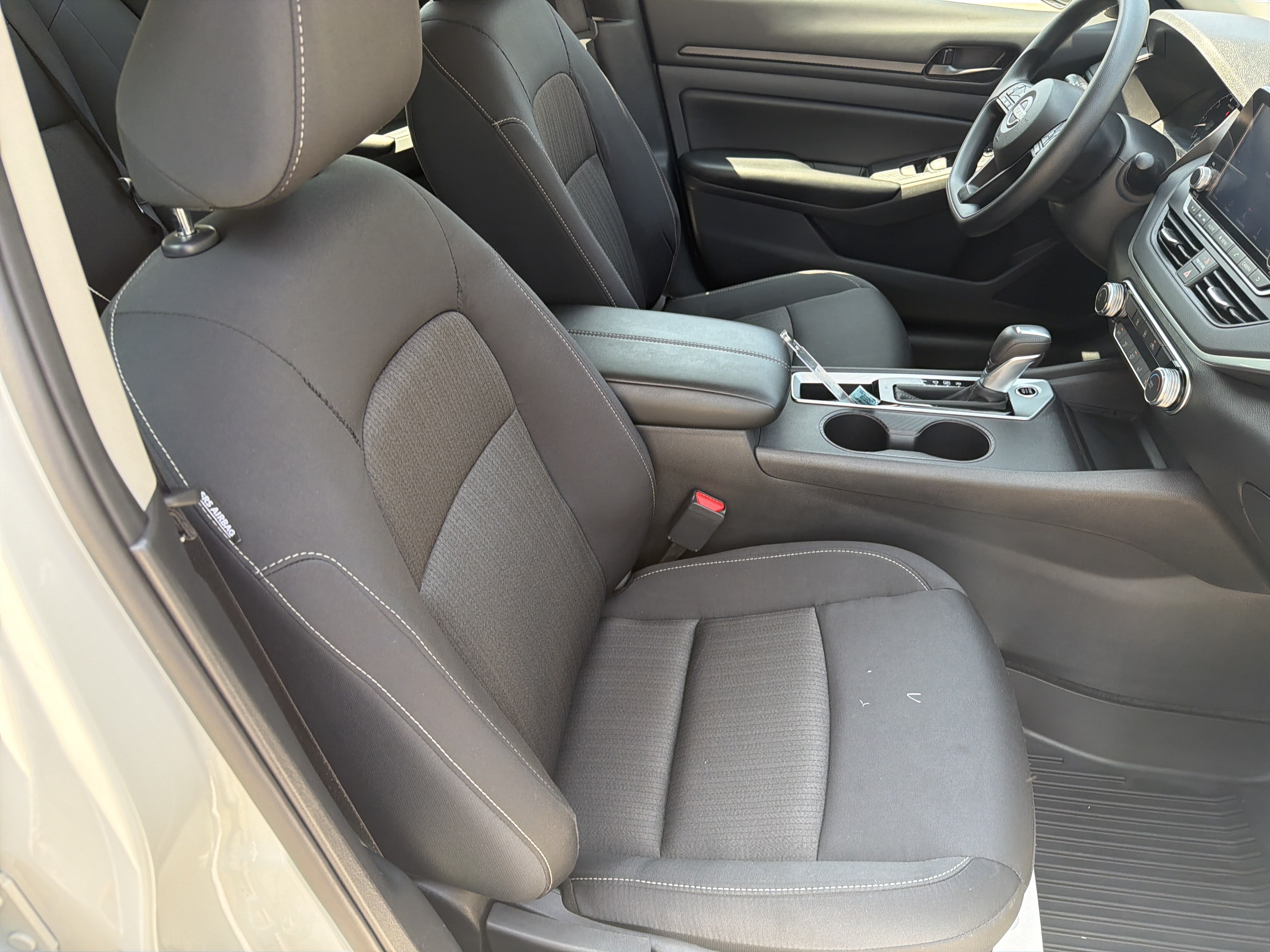 Certified Used 2025 Glacier White Nissan S image 14