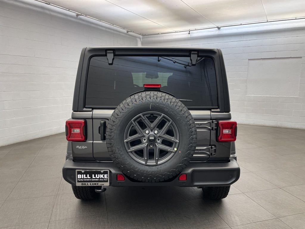 New 2026 Granite Crystal Metallic Clear-Coat Exterior Paint Jeep Sport S image 4