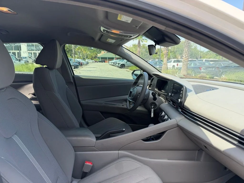 Used 2024 White Hyundai SE image 12