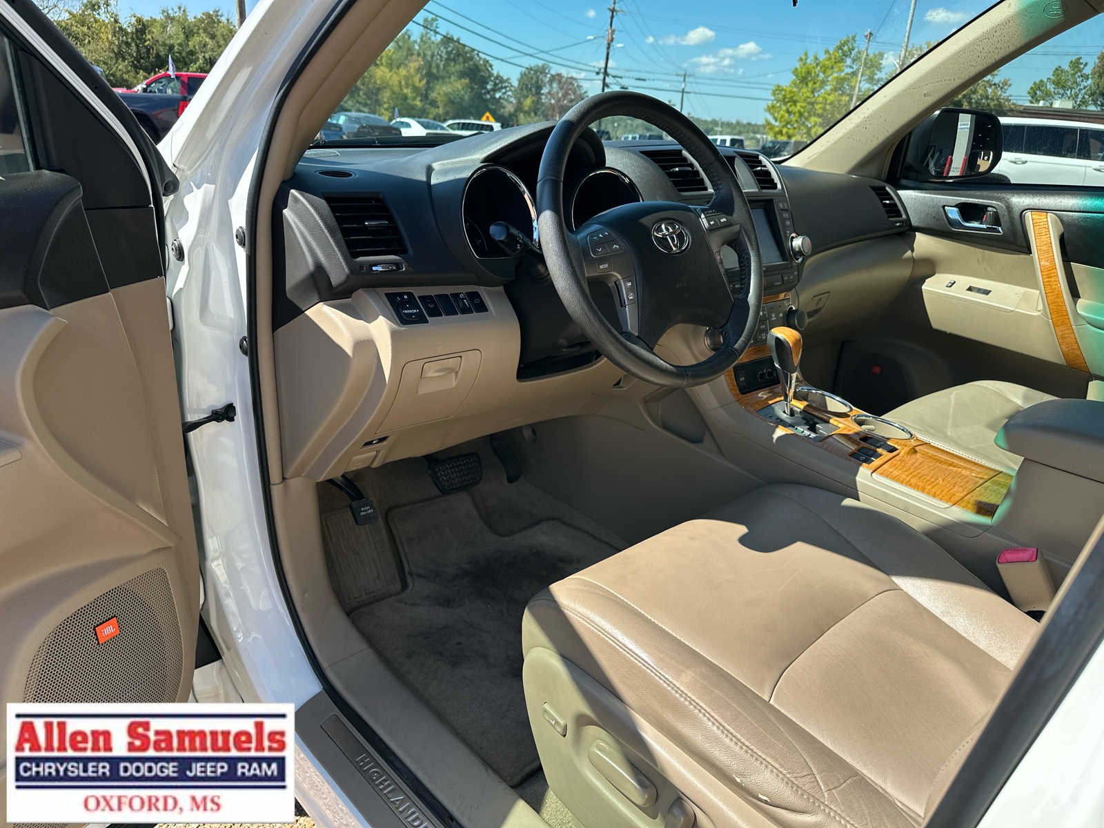 Used 2010 Blizzard Pearl Toyota Limited w/3rd Row image 12