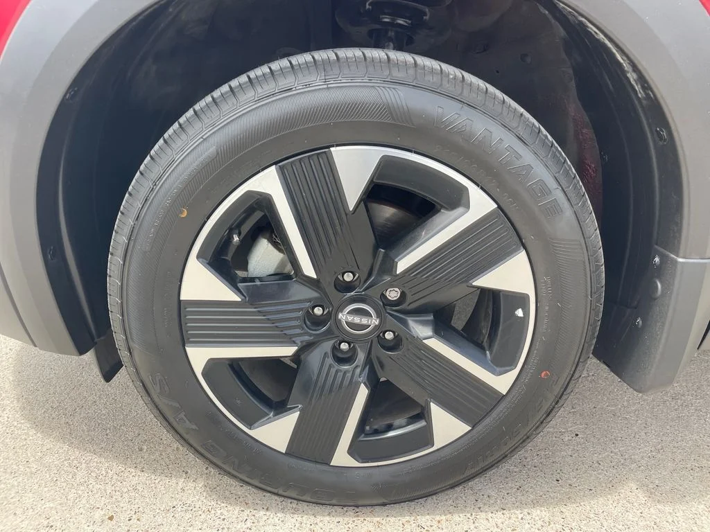 Used 2025 Red Nissan SV image 27