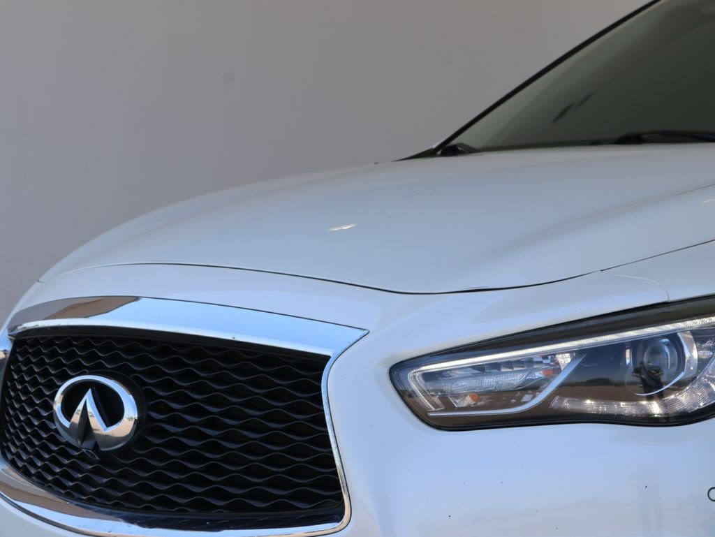 Used 2019 White INFINITI LUXE image 15