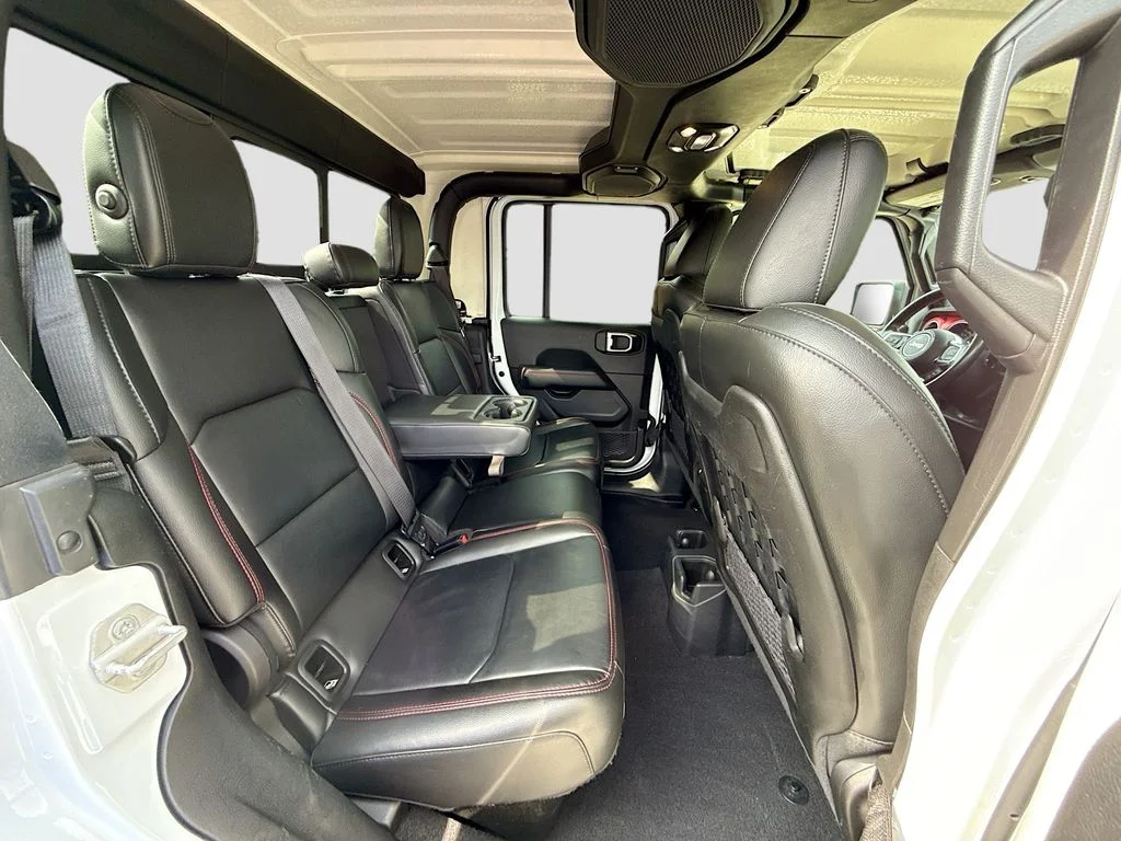 Used 2022 Bright White Clearcoat Jeep Rubicon image 27