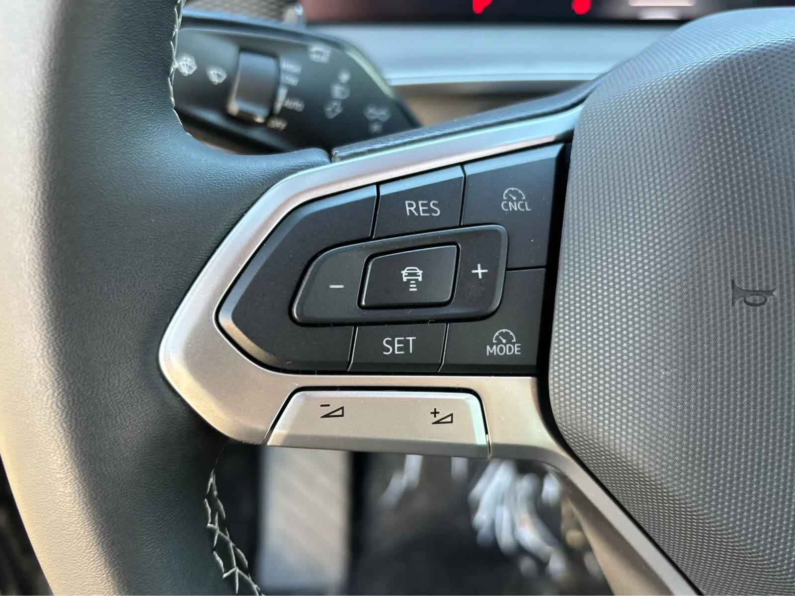 New 2026 PLATINUM GRAY Volkswagen SE image 11