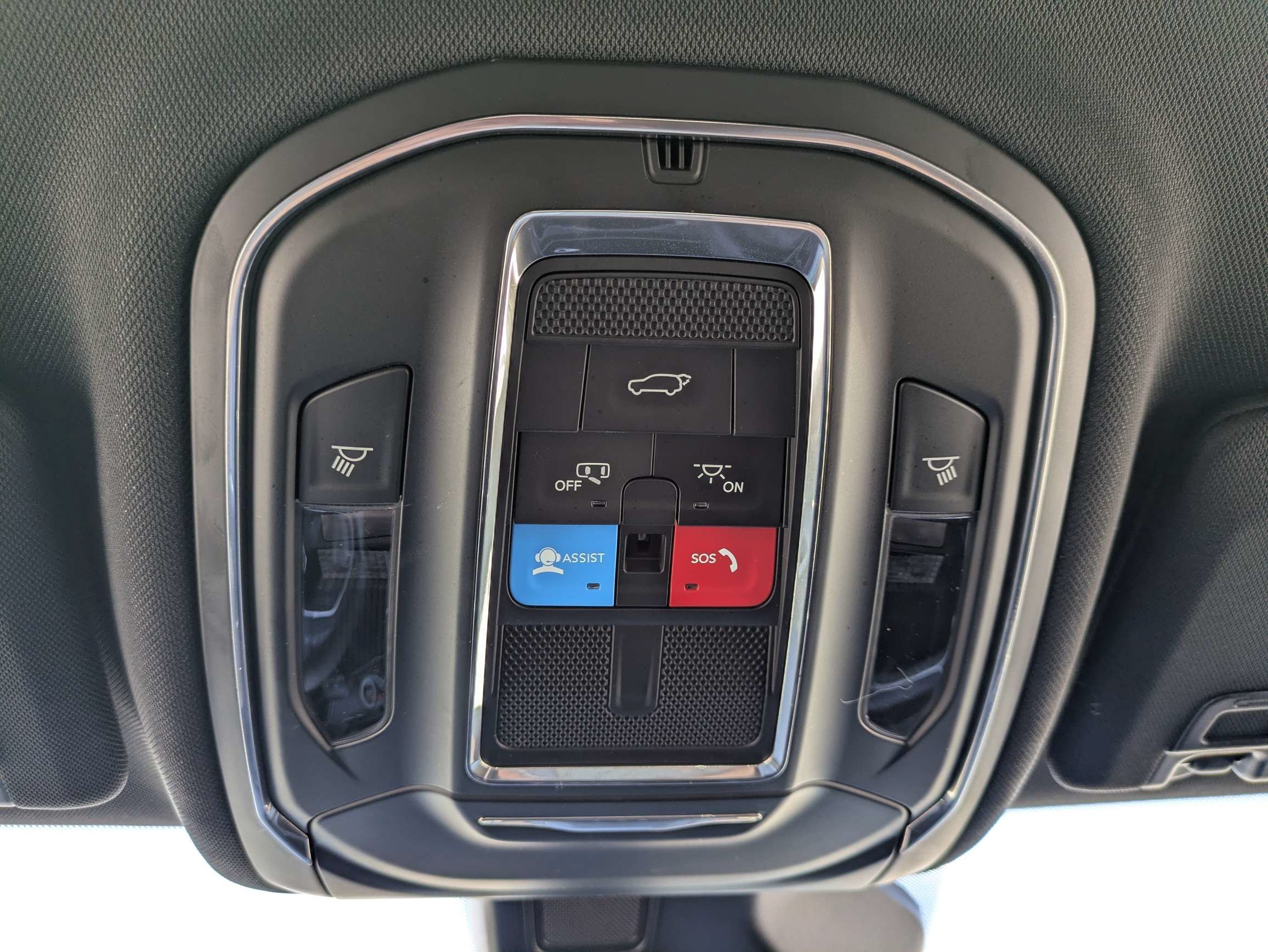 Used 2025 Silver Zynith Jeep Altitude image 24