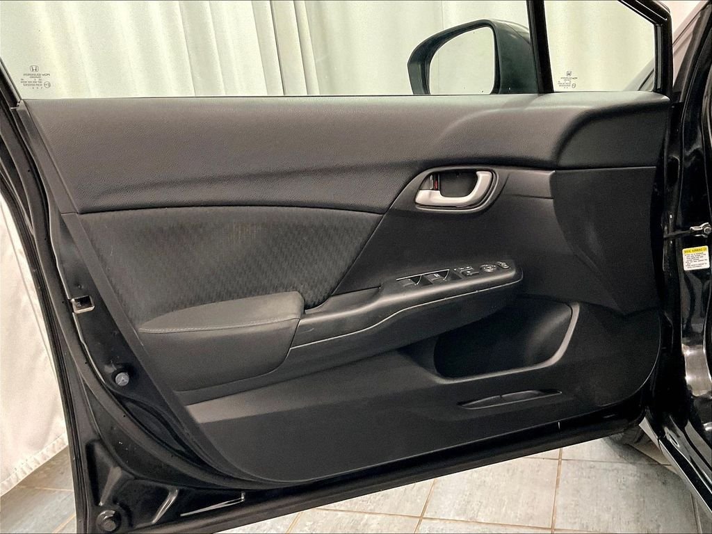Used 2015 Black Honda SE image 9
