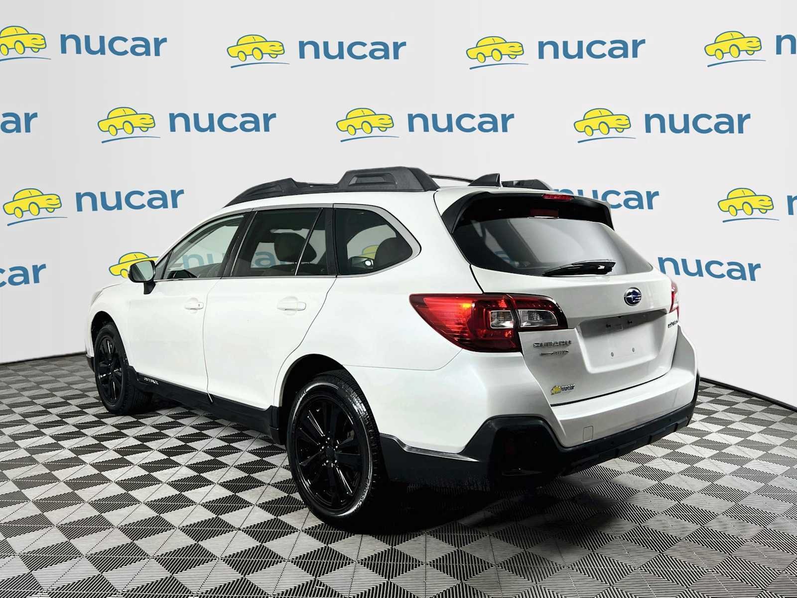 Used 2019 Crystal White Pearl Subaru Limited image 5