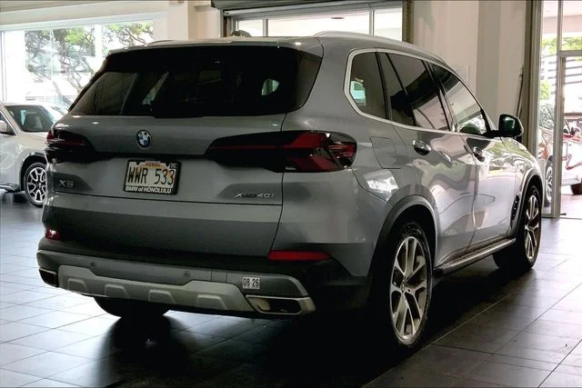Used 2024 Skyscraper Grey Metallic BMW xDrive40i image 6