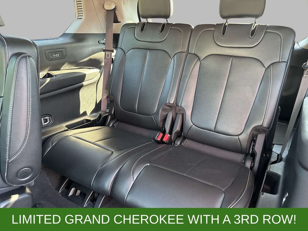 Used 2023  Jeep Limited image 13