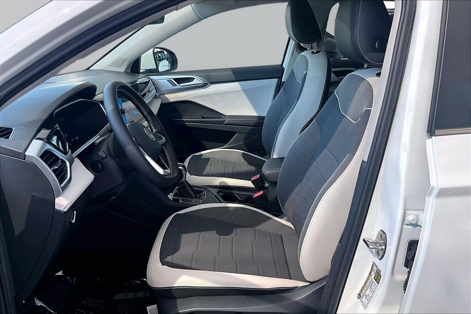 New 2027 Pure White exte Volkswagen SE image 9
