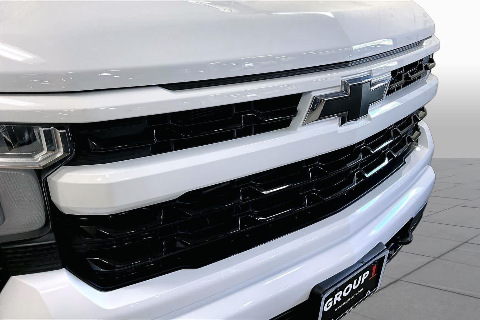 Used 2024 Summit White Chevrolet RST image 28
