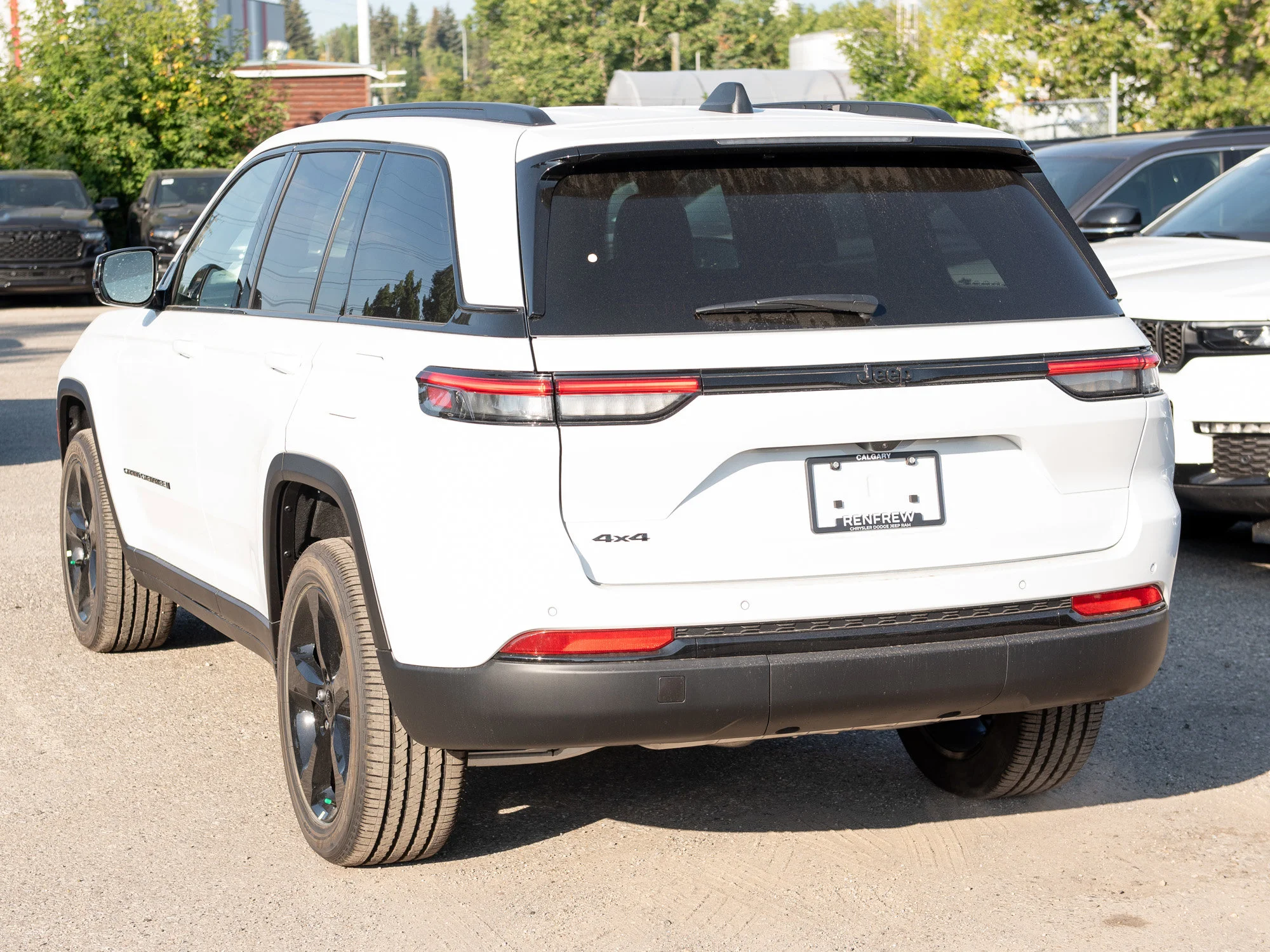 New 2025 White Jeep Altitude* 4x4, Sunroof, Trailer Tow Pkg, Heated Leather image 3