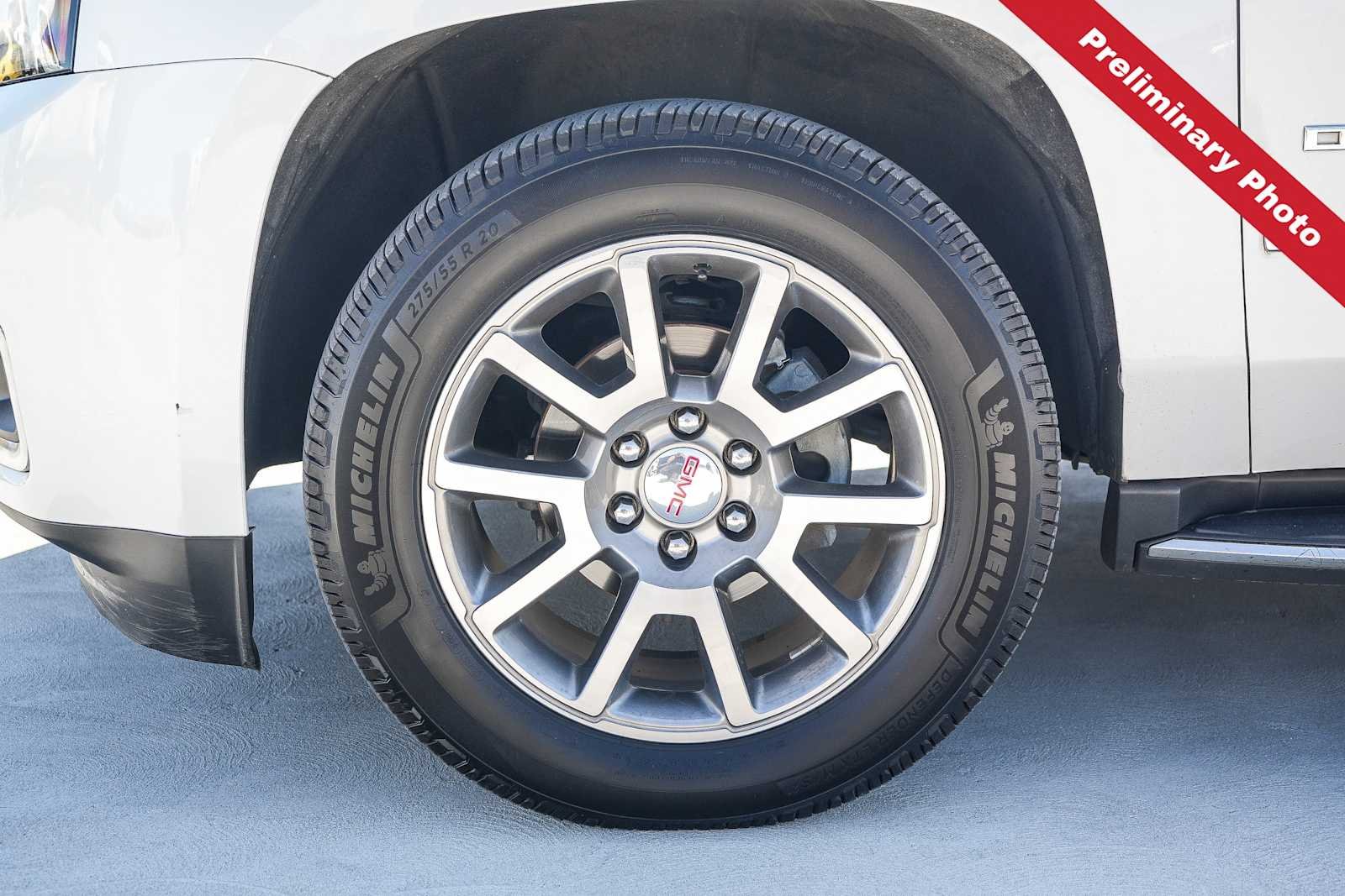 Used 2019 White Frost Tricoat GMC Denali image 11