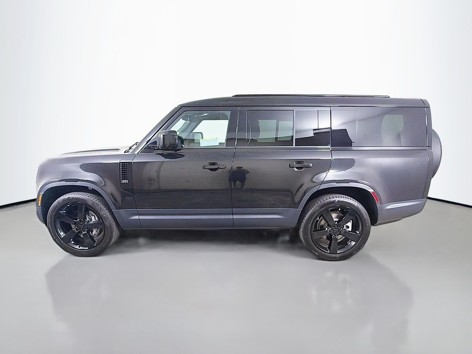 New 2026 Santorini Black Land Rover S image 2