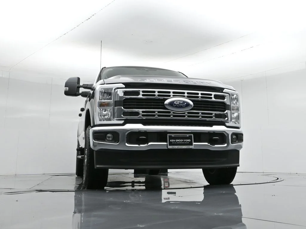 New 2026 Agate Black Metallic Ford XLT image 45