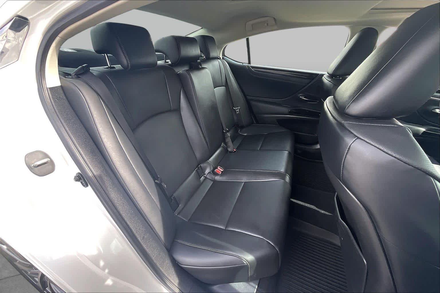 Used 2025 Eminent White Pearl Lexus  image 18