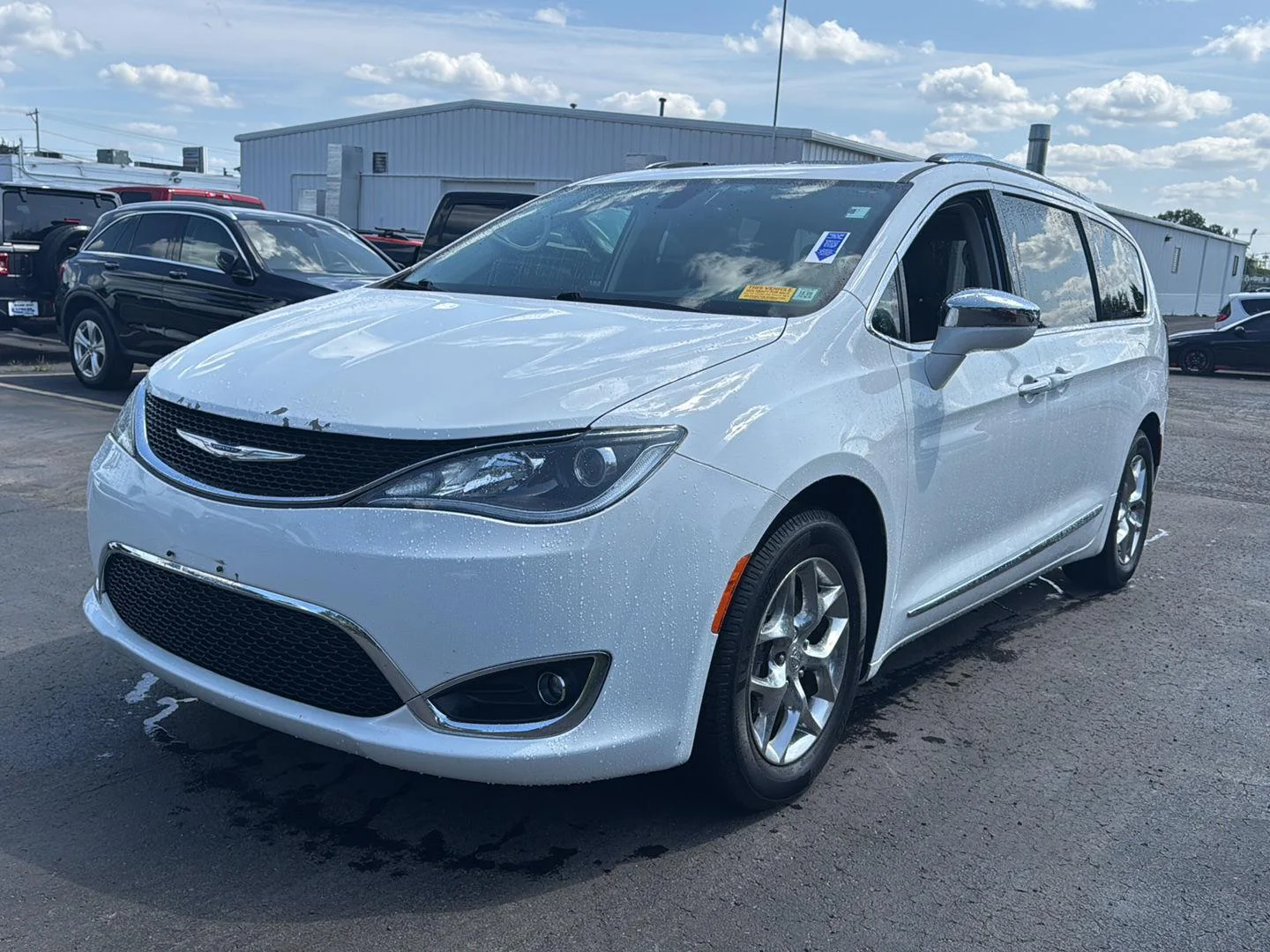 Used 2019 Bright White Clearcoat Chrysler Limited image 6