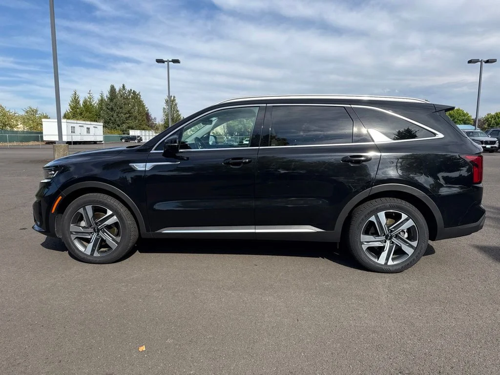 Used 2023 Aurora Black Kia SX Prestige image 4