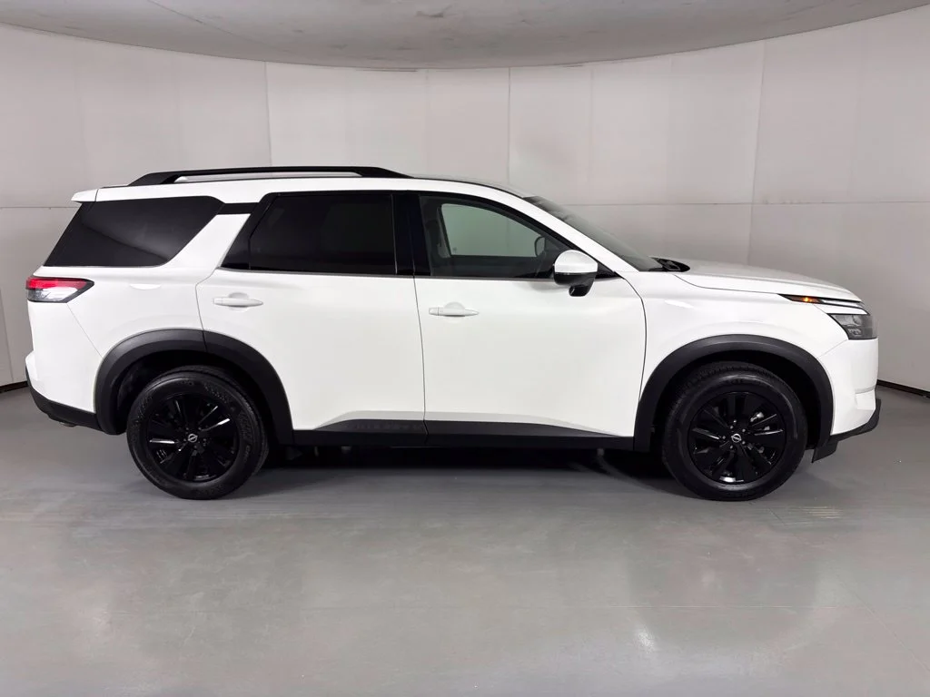 Used 2025 White Nissan SV image 9