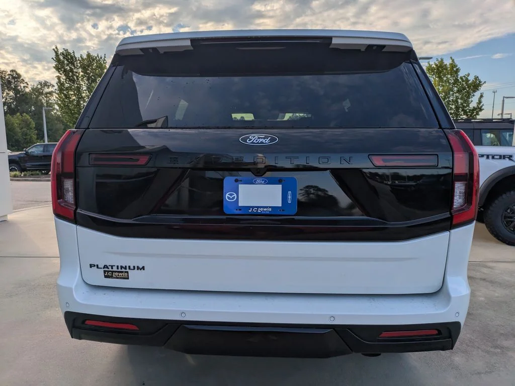 New 2026 Star White Metallic Tri-Coat Ford Platinum image 5