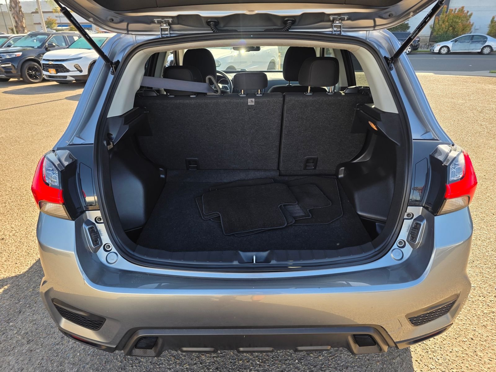 Used 2023  Mitsubishi 2.0 ES image 13