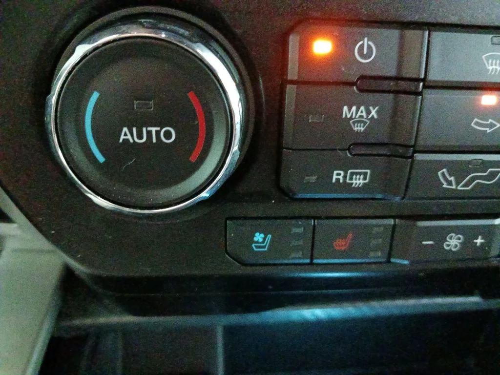 Used 2020 Black Ford Lariat image 24
