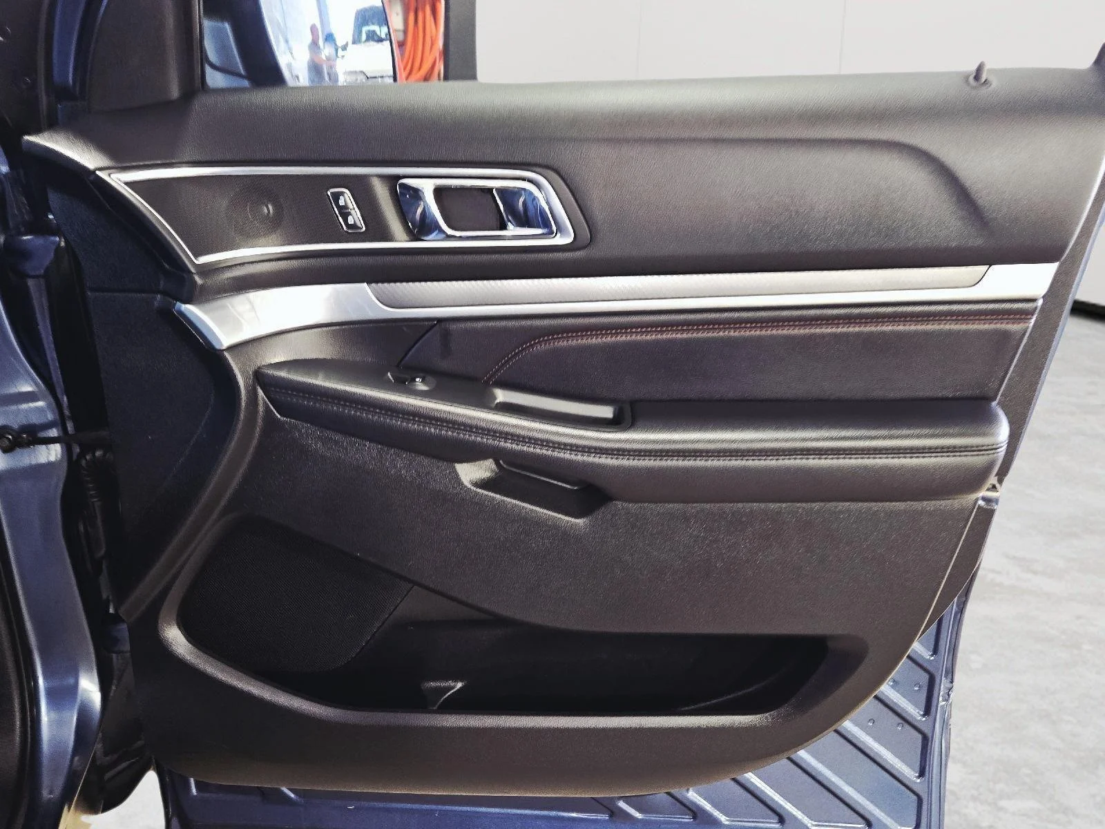 Used 2018 Blue Ford Sport image 61