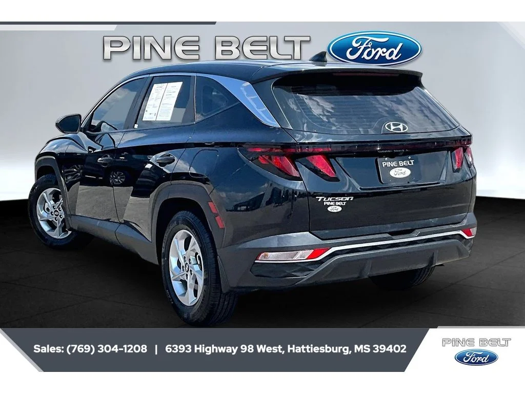 Used 2023 Phantom Black Hyundai SE image 2