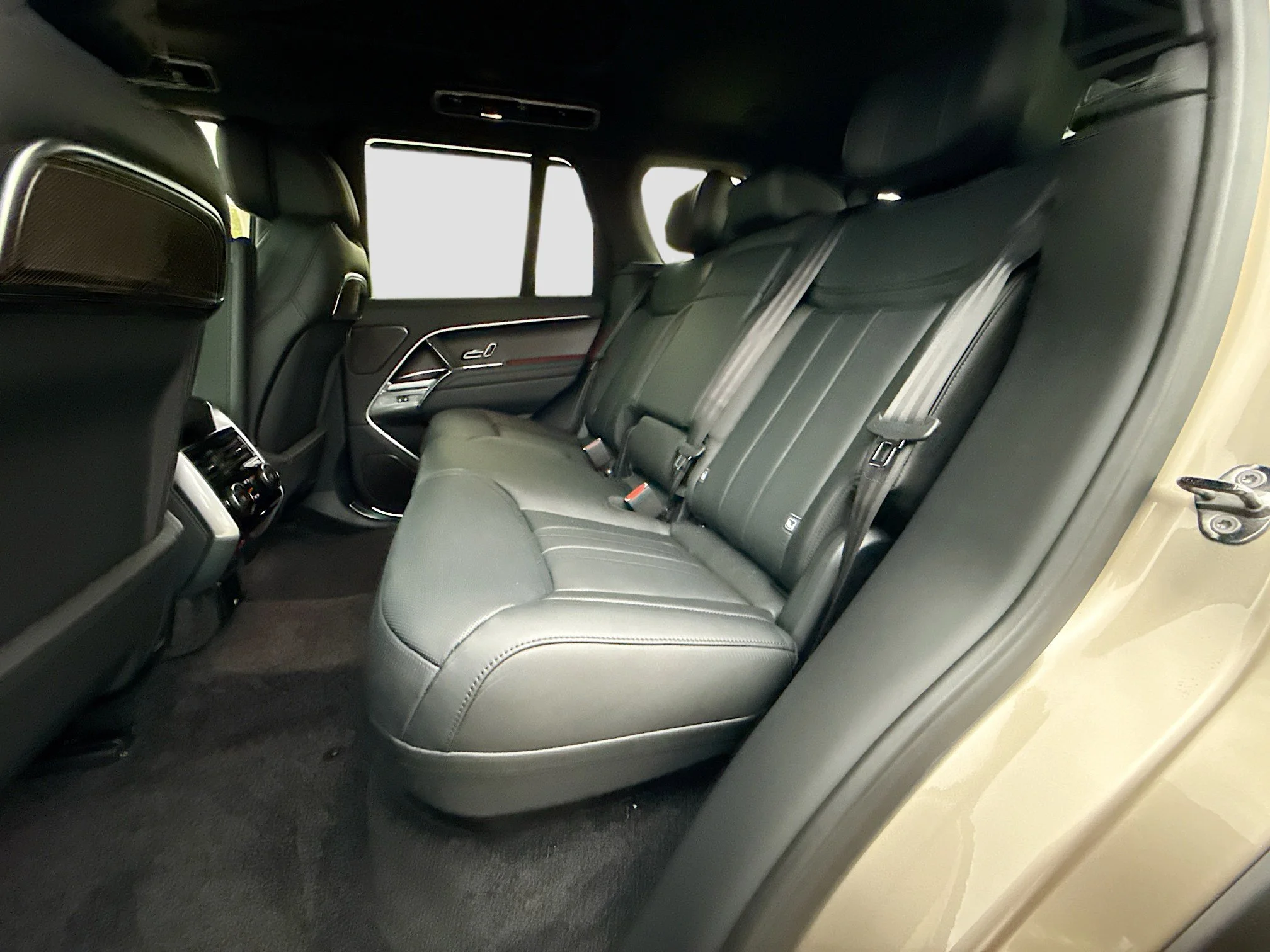 New 2026 Sunset Gold SV Bespoke Ultra Metallic Gloss Land Rover Autobiography image 21