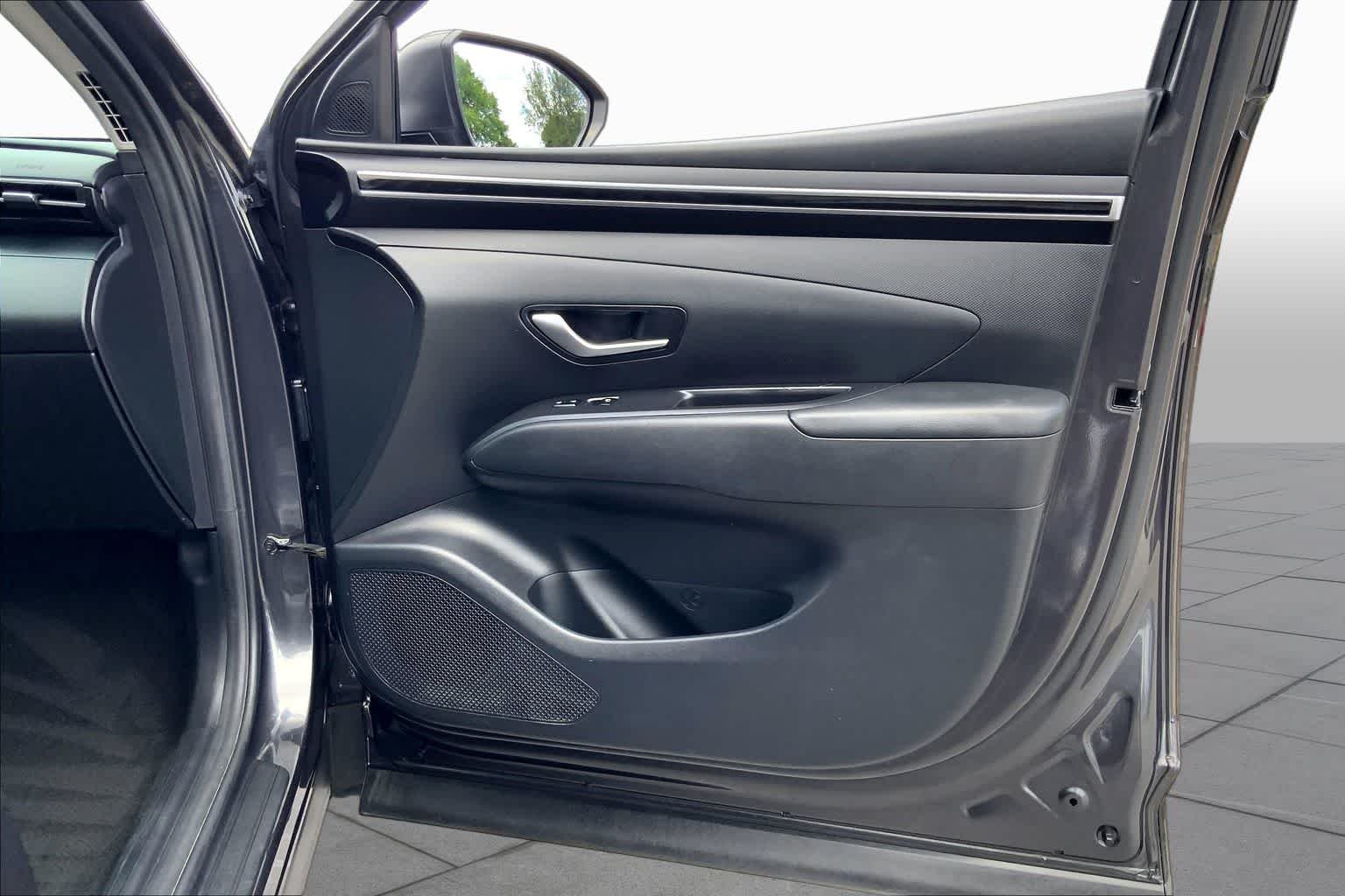 Used 2022 Portofino Gray Hyundai SE image 21