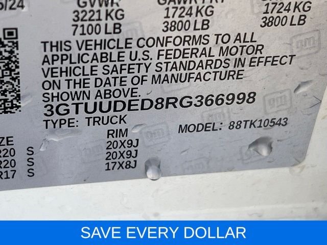 Used 2024 White GMC SLT image 15