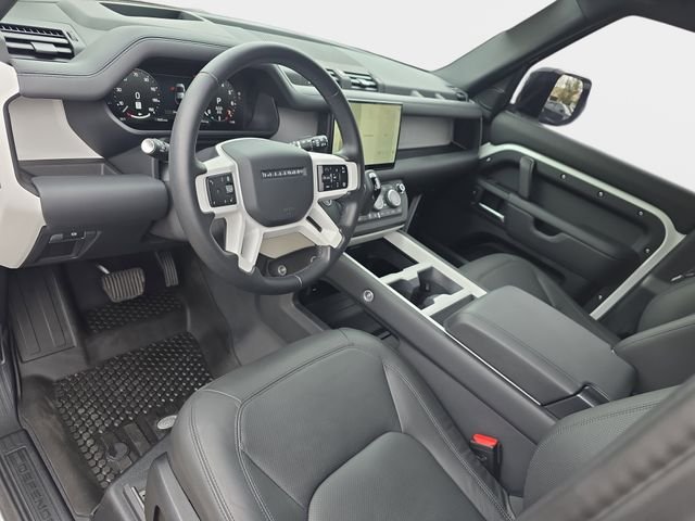 Certified Used 2025 White Land Rover X-Dynamic SE image 19