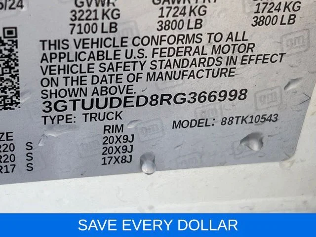 Used 2024 White GMC SLT image 15