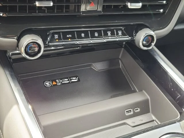 2025 Chevrolet Suburban Premier - Photo 24