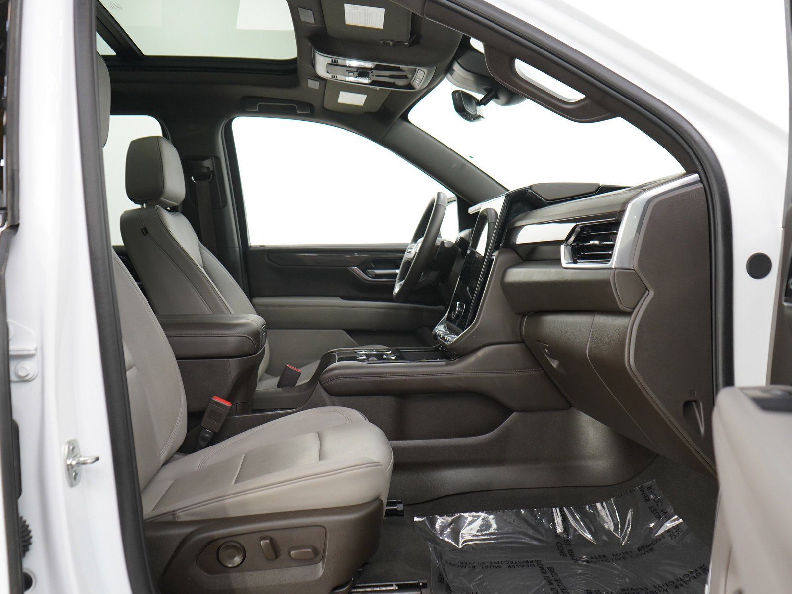 Used 2025 Summit White GMC Elevation image 11