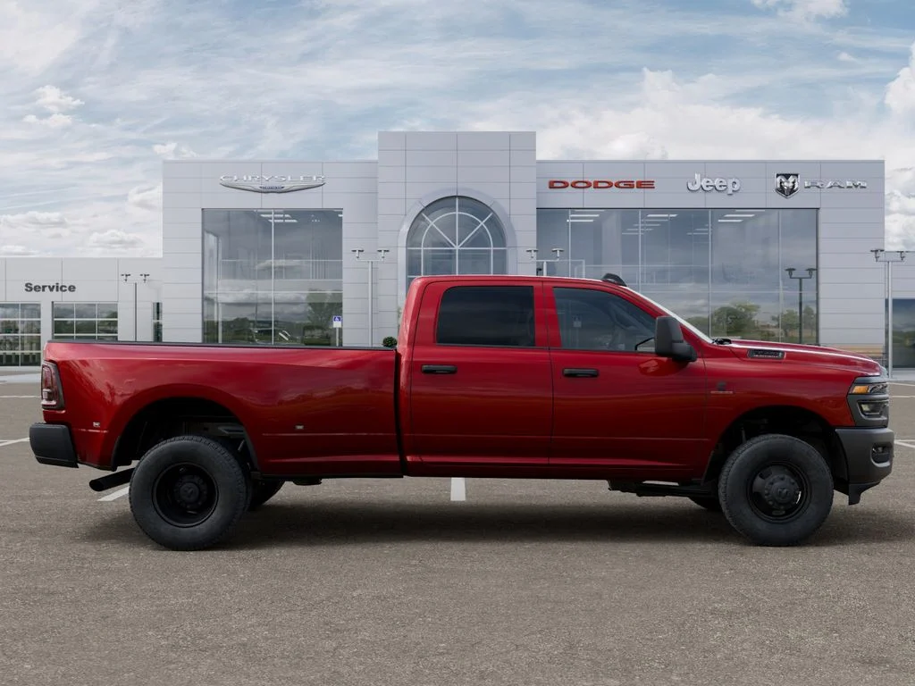 New 2026 Molten Red Pearl-Coat Exterior Paint RAM Tradesman image 21