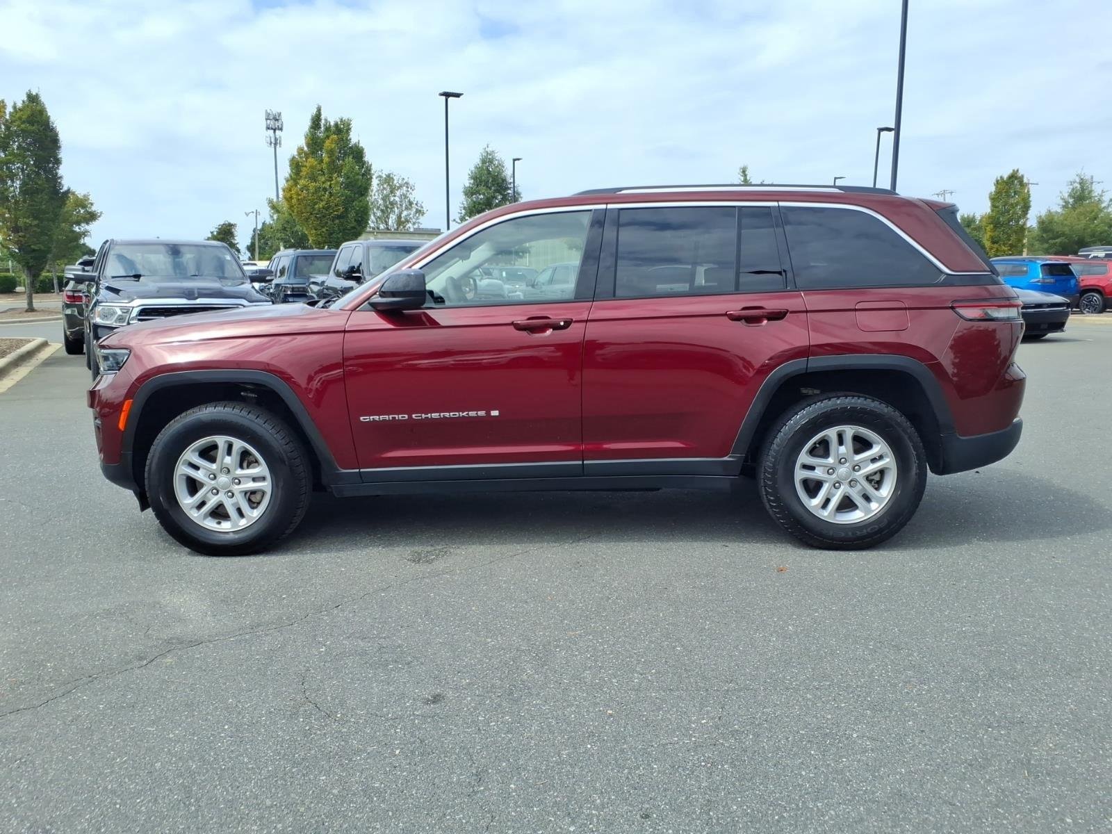 Used 2023 Velvet Red Pearlcoat Jeep Laredo image 3