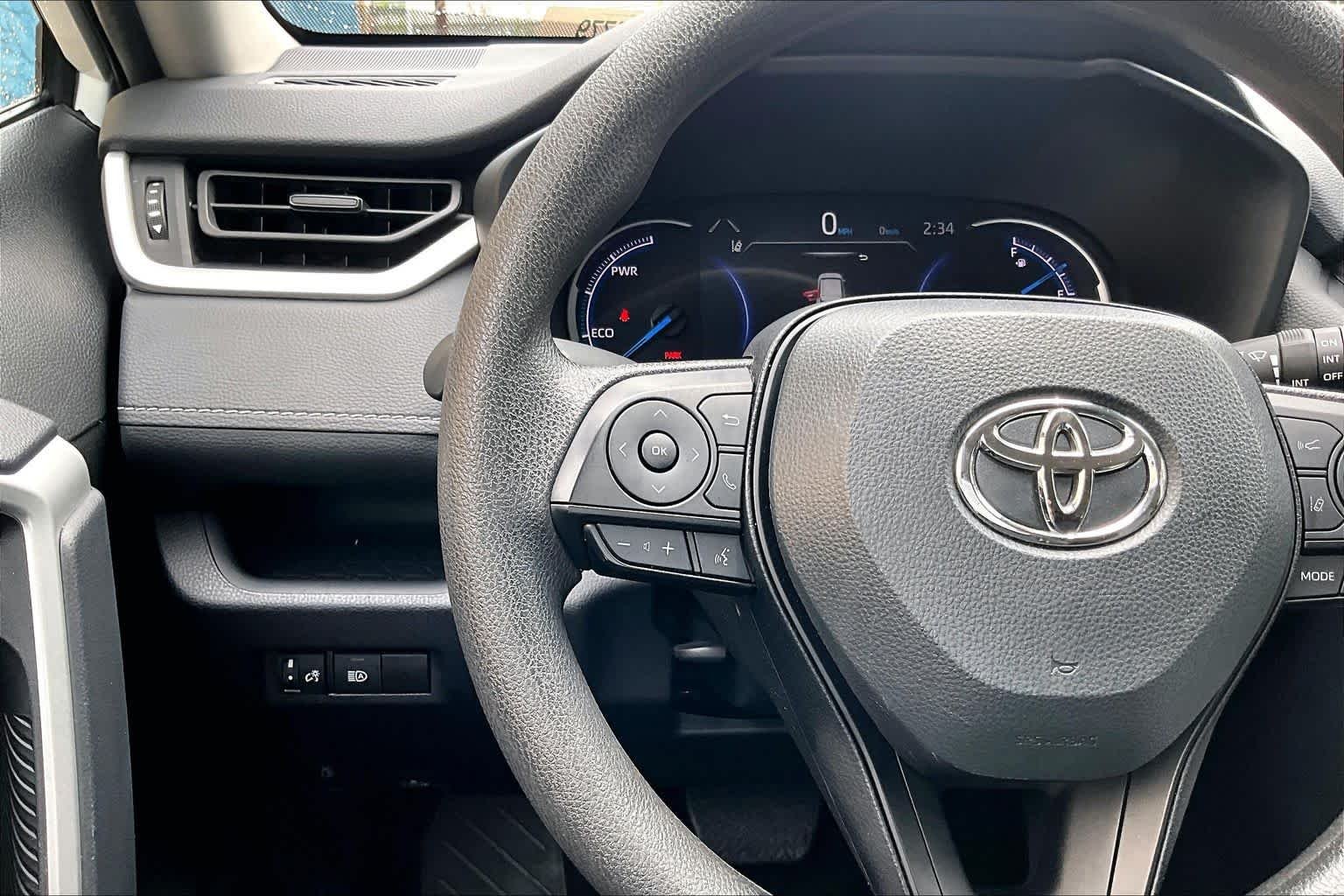 Used 2025 Ice Cap Toyota Hybrid XLE image 24