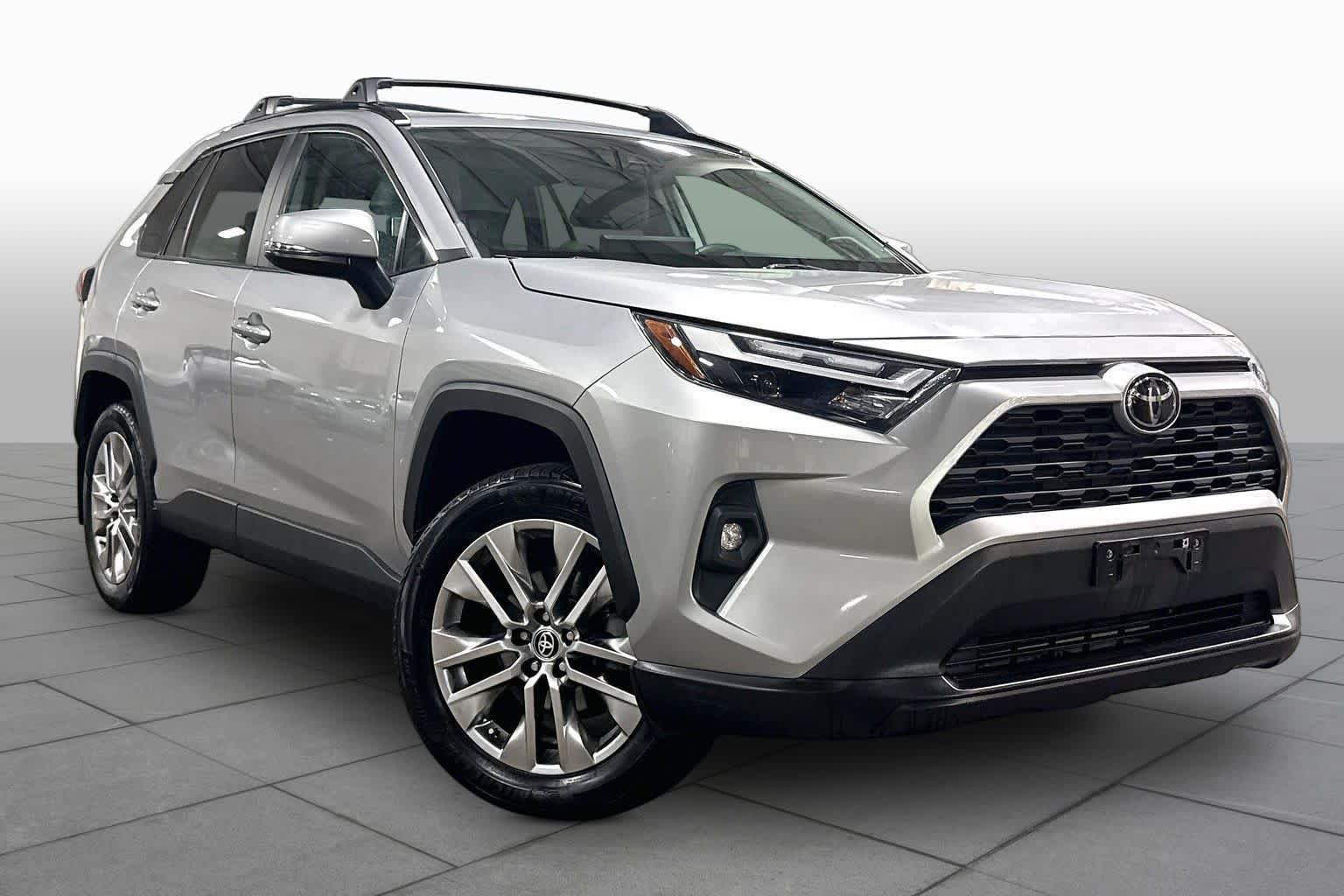 Used 2023 Silver Sky Metallic Toyota XLE Premium image 3