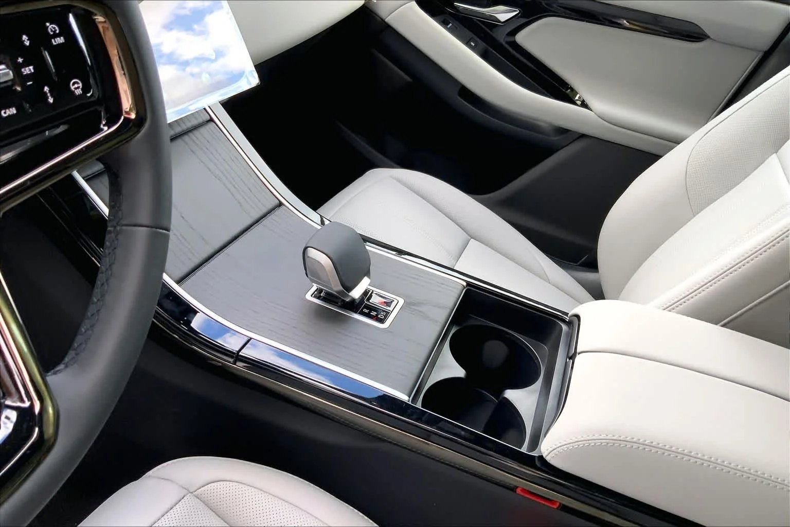 New 2026 Fuji White Land Rover Core S image 10