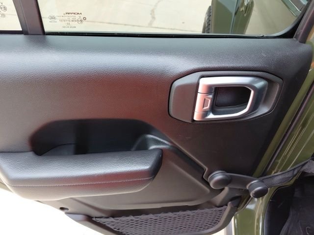 Used 2023 Green Jeep Willys image 29