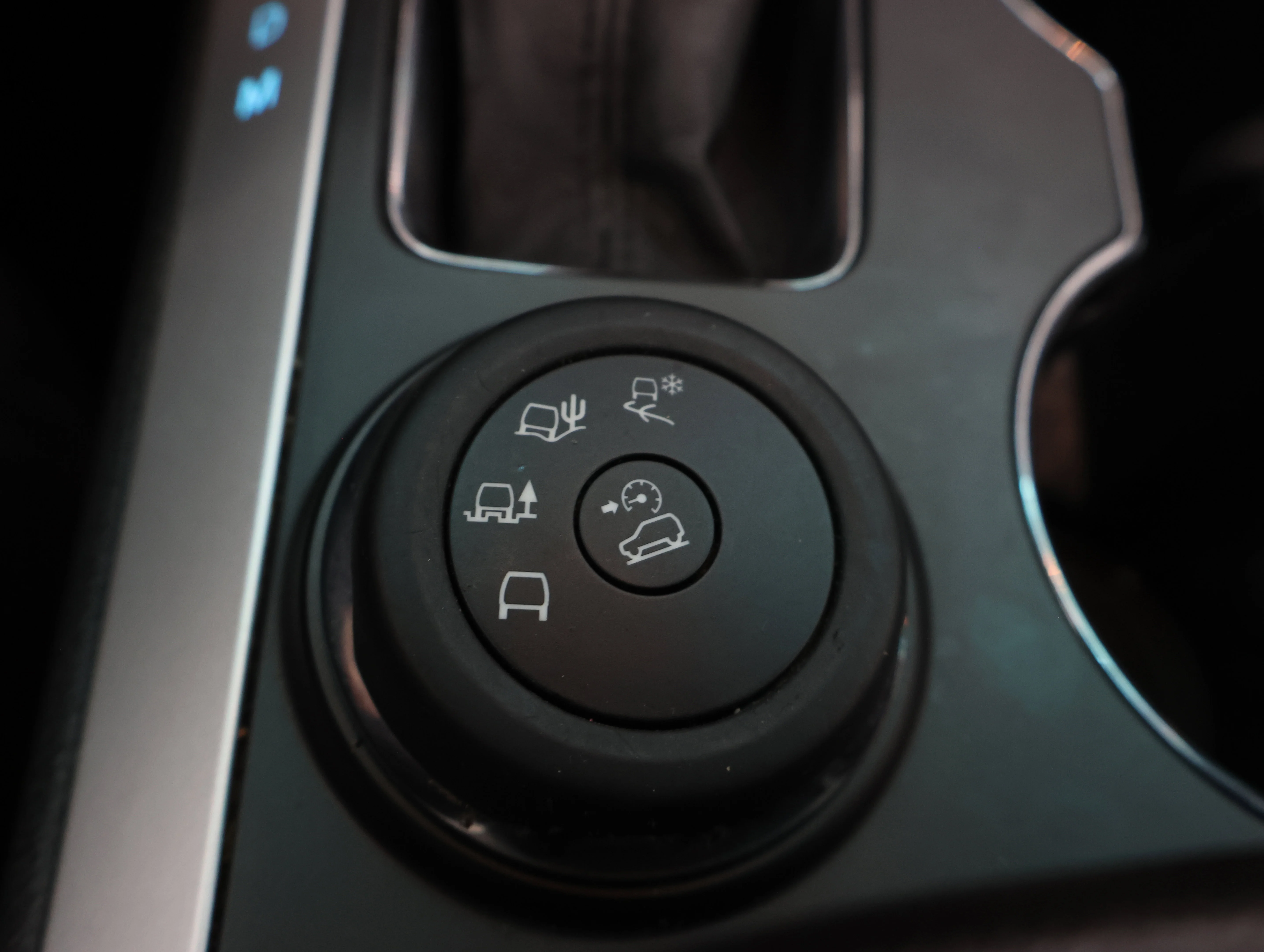 Used 2015 Magnetic Metallic Ford Sport image 50