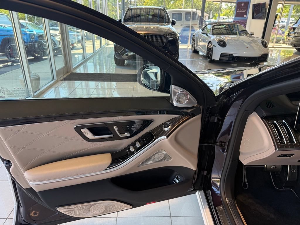 New 2025 MANUFAKTUR Moonlight White Metallic Mercedes-Benz Maybach S 680 image 34